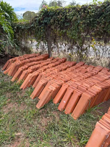 2500 Telhas de cerâmica Monte Carmelo lavadas