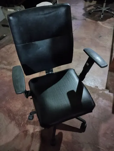 Cadeira de escritório tipo presidente 
