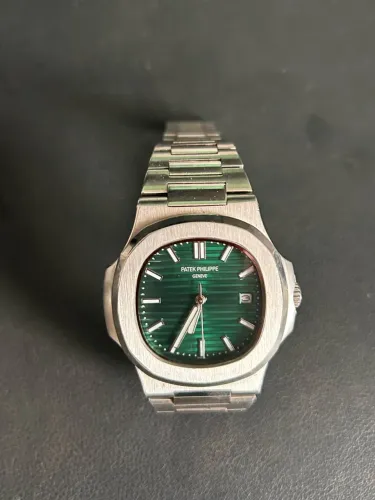 Patek Philippe Nautilus - Fundo Verde