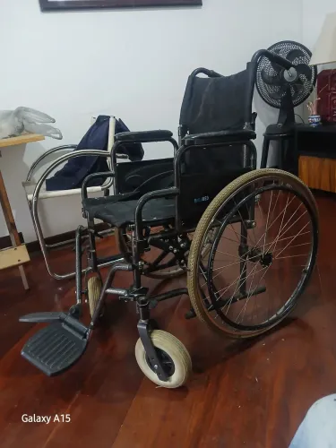  cadeiras de rodas