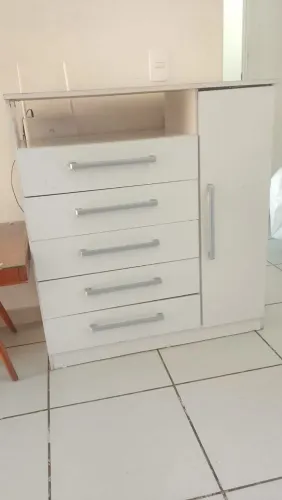 Vendo uma cômoda seminova
