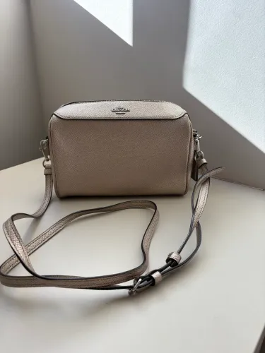 Bolsa dourada Coach