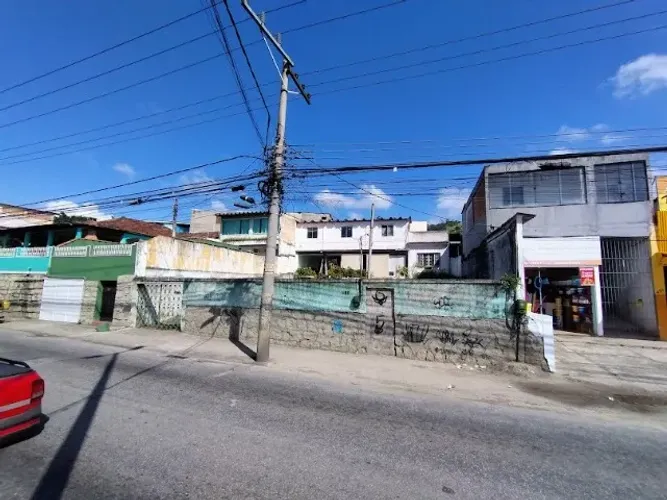 Aluga 495 m² na Estr. do Monteiro em Frente a Casa da Borracha