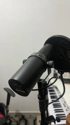 Shure SM7B - Microfone Profissional de Estúdio (Estado de Novo)