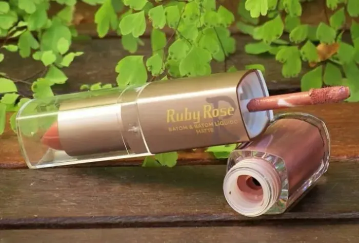 Batom Ruby Rose