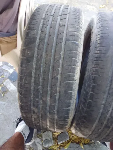 Par de peneus aro 15 195 60 15 100reais cada tel 79 9 *