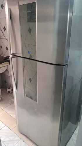 Geladeira Electrolux df80x 220v 