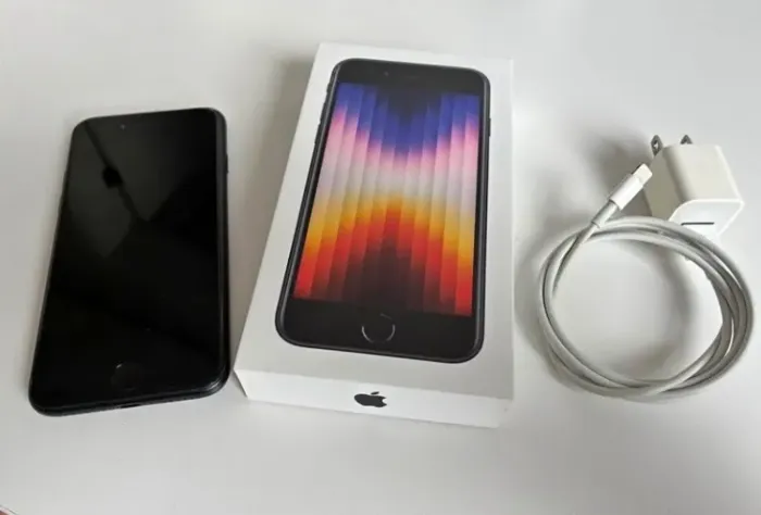 iPhone SE 3a Geração 128gb + Carregador e cabo original troco !!!