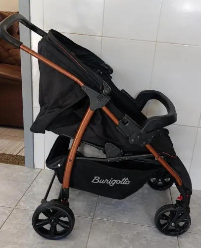 Vendo carrinho de bebê