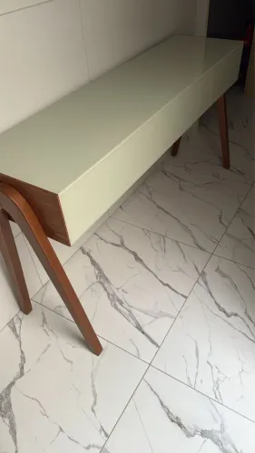 Aparador em Madeira Maciça e Vidro Linha Luxo