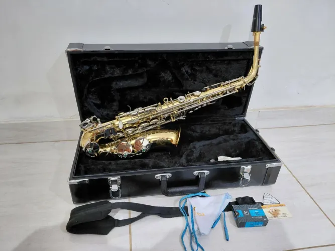 Sax alto Eagle SA500 LN seminovo
