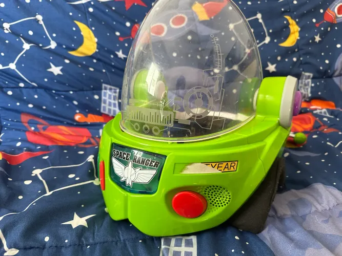 Capacete Original Buzz Lightyear Disney Pixar - Luzes e Sons