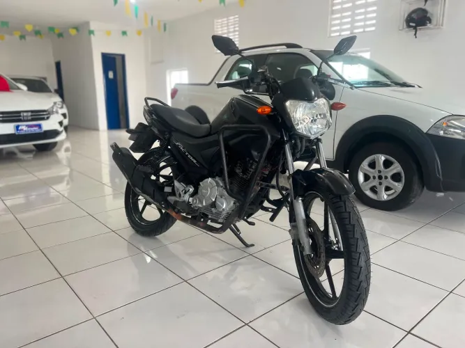 Vende-se moto bem conservada