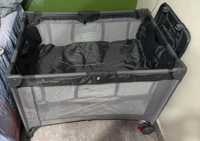 Berço Cercado Premium Baby Completo com Trocador e Mosquiteiro