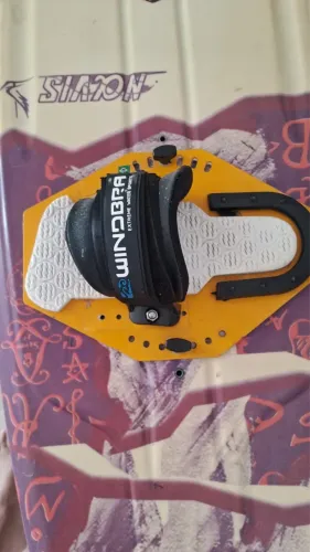 Prancha de Kiteboard / Wakeboard Nobile Simon + Botas Windbra