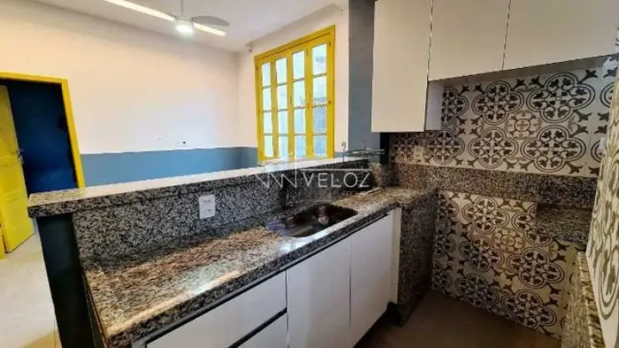 Apartamento - / Residencial / Catete