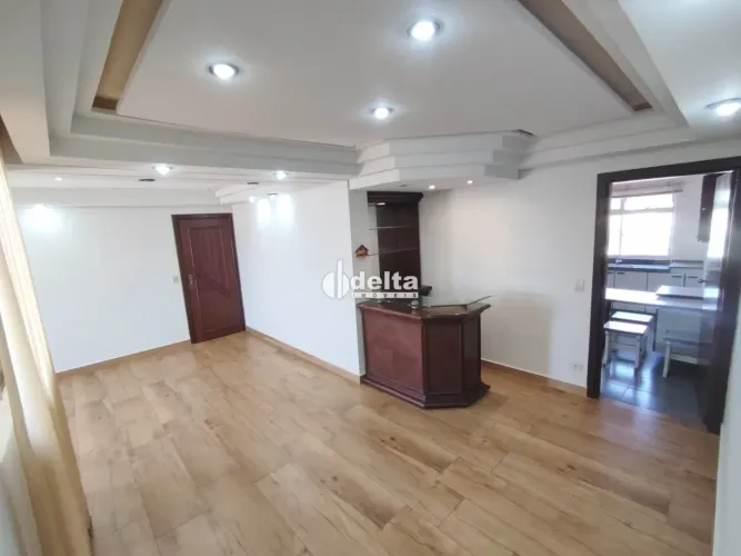 Apartamento com 4 quartos sendo 1 suíte, disponível para locação no bairro Saraiva em Uber