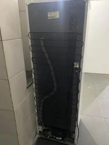 FREEZER F27 ELECTROLUX - POUCO USADO. 