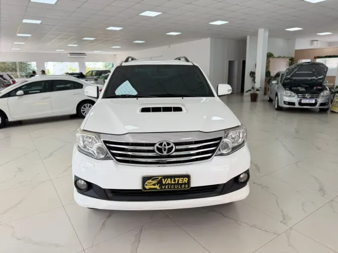 Toyota Hilux SW4 SRV D4-d 4X4 3.0 TDI Dies. AUT 2013
