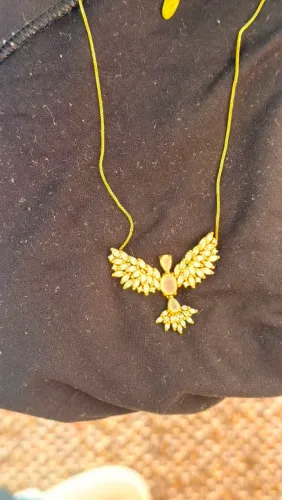 Colar banhado a ouro 18k pingente de fênix com quartzo rosa e zirconias