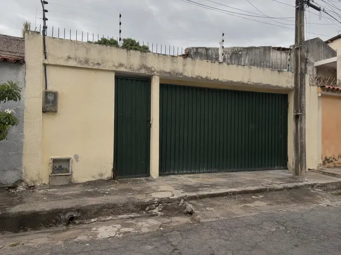 CASA A VENDA NO PAN-AMERICANO, COM 2 QUARTOS