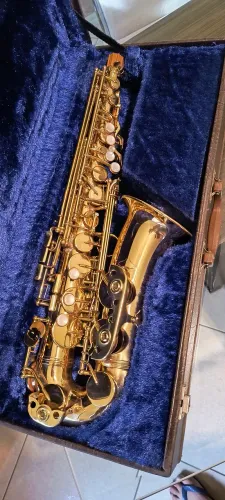 Saxofone alto Bentley 