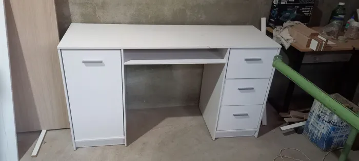 Escrivaninha 45x1.36x77 de altura