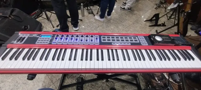 Controlador MIDI Kolt KontrolKey 88 pro