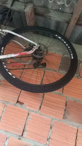 Vende-se 2  Aro 29  E (1) quadro da bicicleta lotus