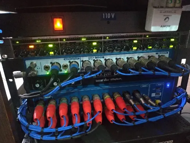 Mesa de Som Soundcraft Ui24R (com upgrade e cooler)