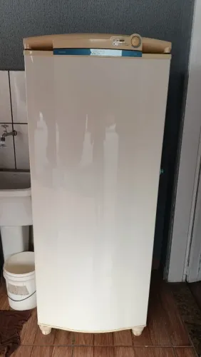 Freezer Cônsul 260 litros.