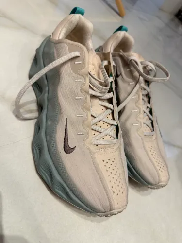 Nike Ava Rover react