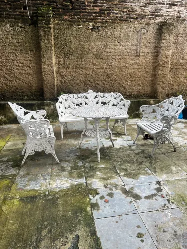 Conjunto mesa e cadeira de ferro samambaia