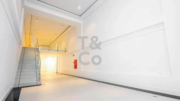 Sala Comercial À Venda Em Balneário Camboriú Com 175m Mezanino e 1 Vaga Privativa