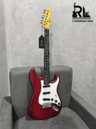 Guitarra Stratocaster EWA vermelha com captação Kent armstrong