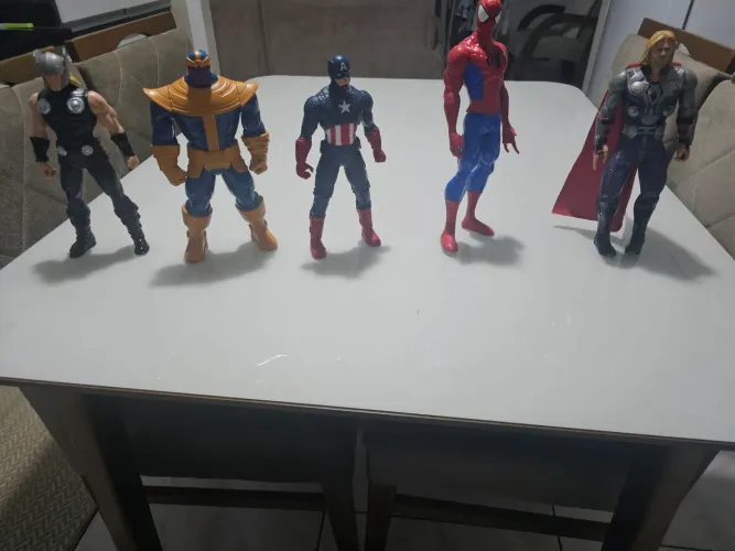 Lote 5 Bonecos Marvel Hasbro (Thor, Thanos, Capitão América, Homem-Aranha