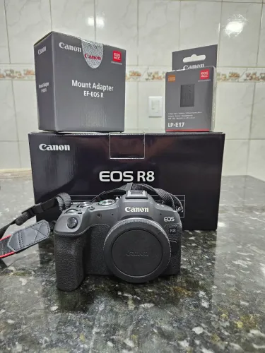 Canon r8