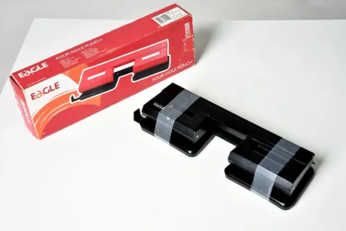 Perfurador de Papel Pequeno - Marca Eagle - 4 furos - Novo