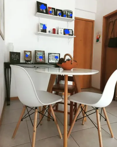 Aparador de ferro com tampo de vidro