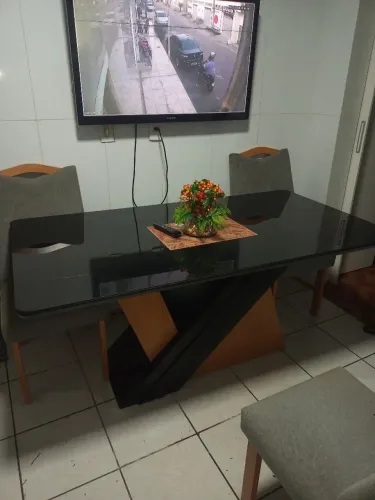 Mesa de jantar com 4 cadeiras