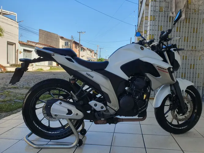 Vendo moto fazer 250 bem conservada