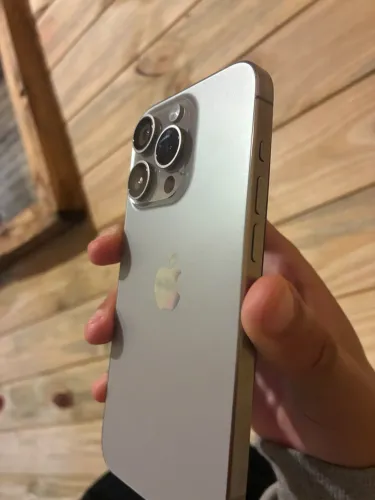 VENDO OU TROCO IPHONE 15 PRO CHAMA