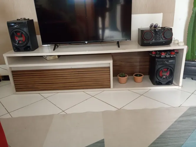 Vende-se um rack, valor 200