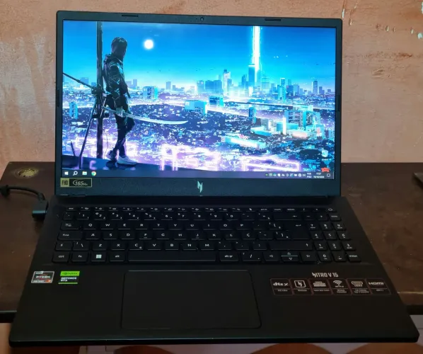ACER NITRO V15 RYZEN 7 RTX 4050 16GB 512GB SSD 165Hz