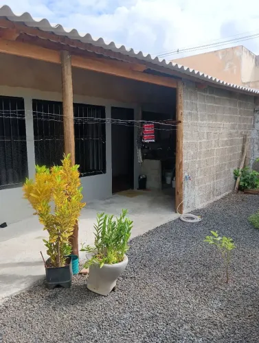 Vendo casa sozinha no lote