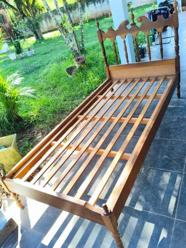 Cama madeira maciça 