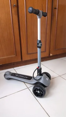 Patinete infantil elétrico 