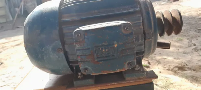 Vendo três motores trifásico 