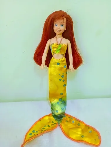 Boneca antiga Ariel TEC TOY pequena sereia anos 90 