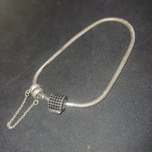 Pulseira vivara espinelios negros naturais